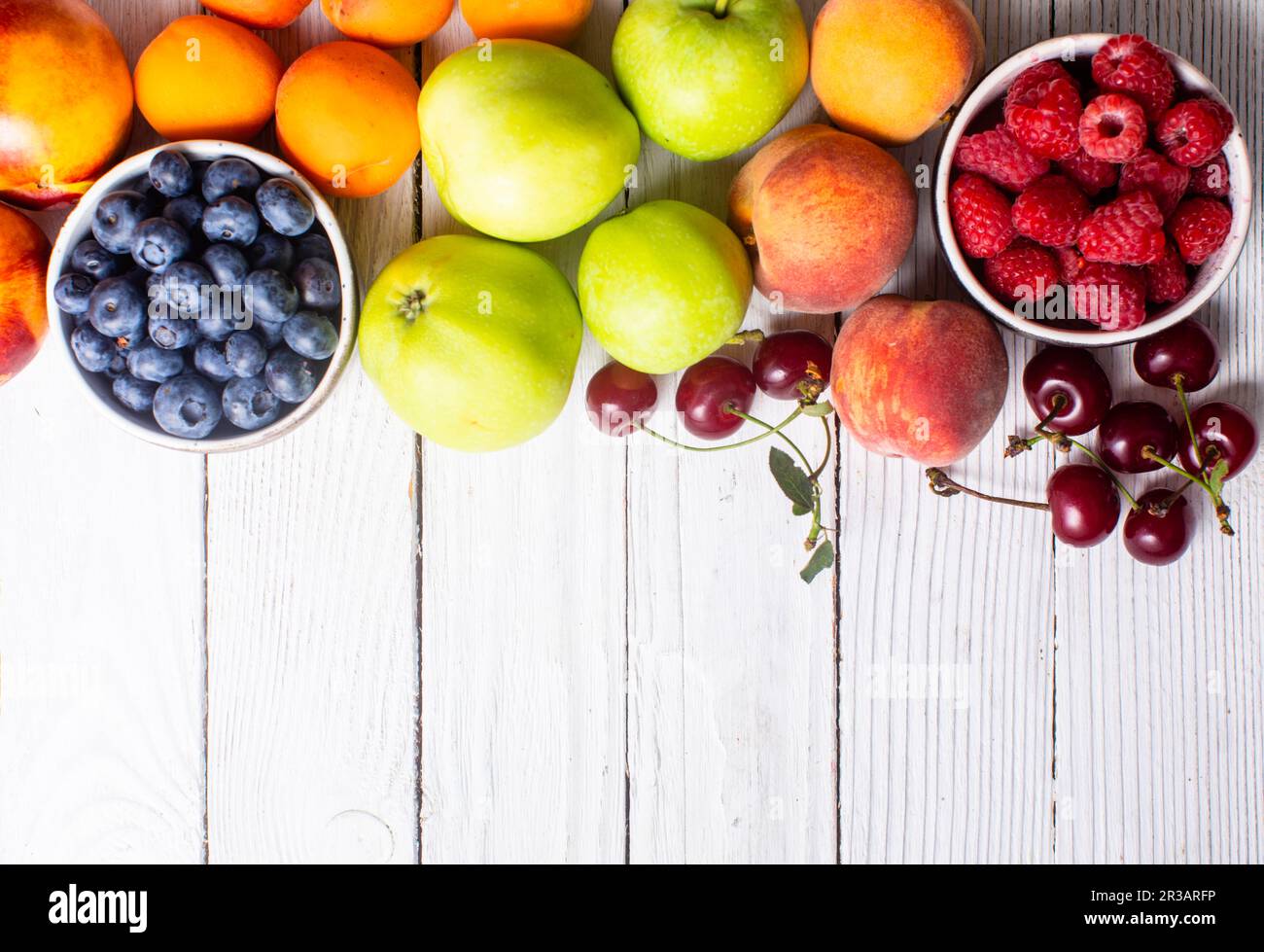 Les fruits mûrs savoureux cultivés sur une ferme de campagne Banque D'Images