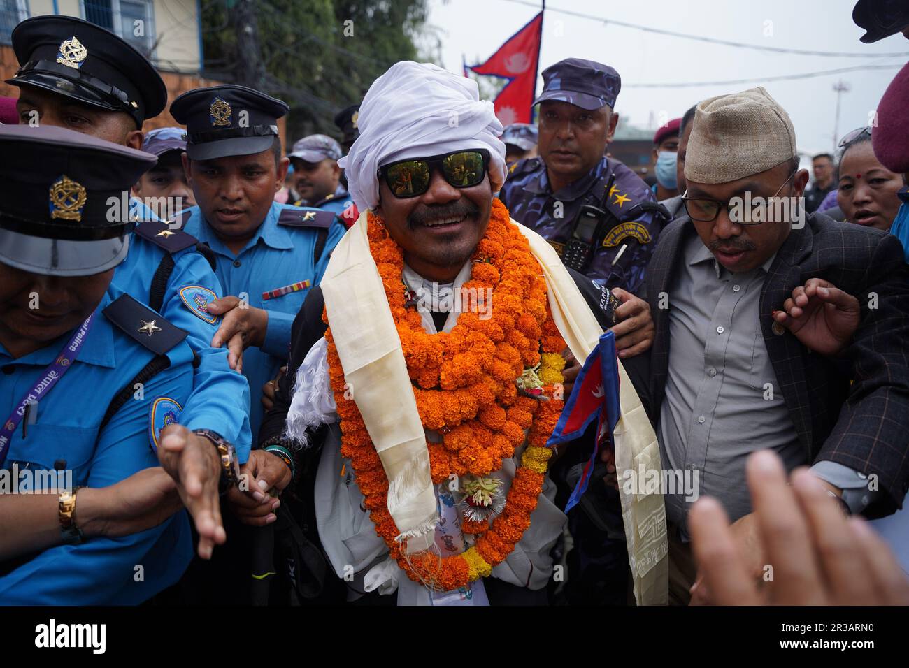 Katmandou, ne, Népal. 23rd mai 2023. L'ancien soldat britannique Gurkha Hari Budha Magar est accueilli à Katmandou après avoir créé un record du monde comme le premier double amputé au-dessus du genou à grimper l'Everest à Katmandou, au Népal sur 23 mai 2023. (Credit image: © Aryan Dhimal/ZUMA Press Wire) USAGE ÉDITORIAL SEULEMENT! Non destiné À un usage commercial ! Crédit : ZUMA Press, Inc./Alay Live News Banque D'Images