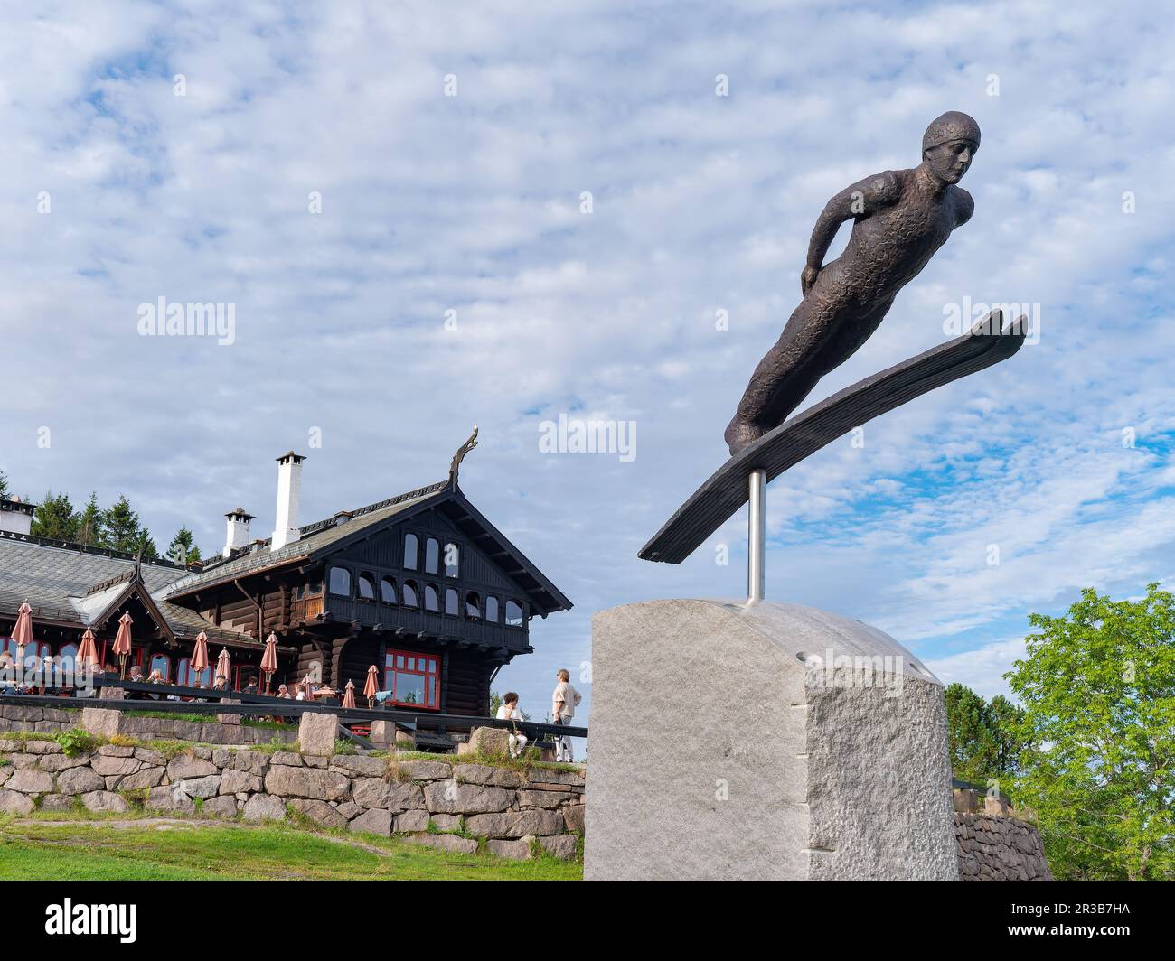 Le ski Jumper, une sculpture créée par Nico Widerberg et donnée au peuple norvégien par Tandberg Eiendom. La sculpture est située à Frognersete Banque D'Images