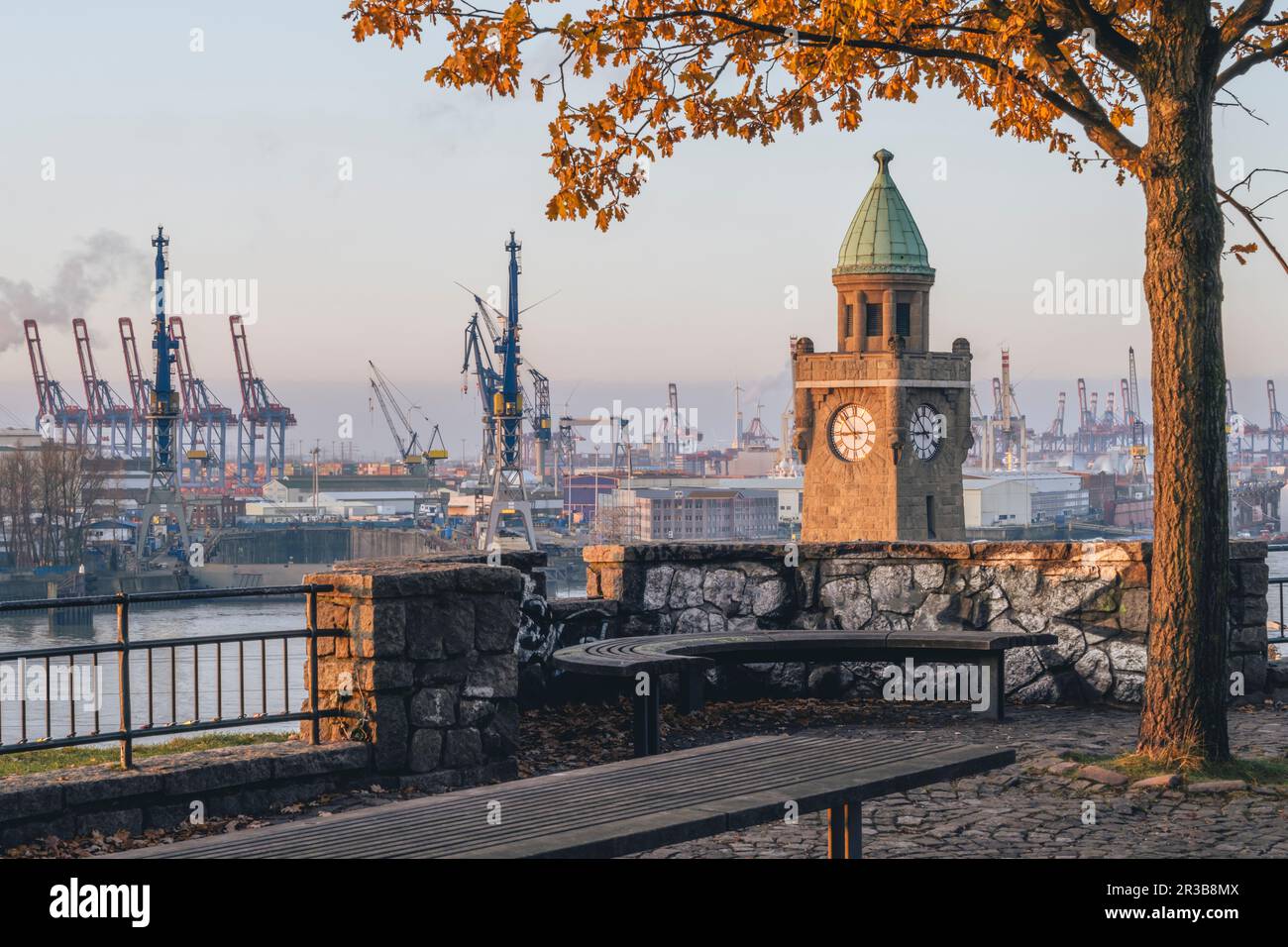 Allemagne, Hambourg, Pegelturm vu du point d'observation de Stintfang Banque D'Images