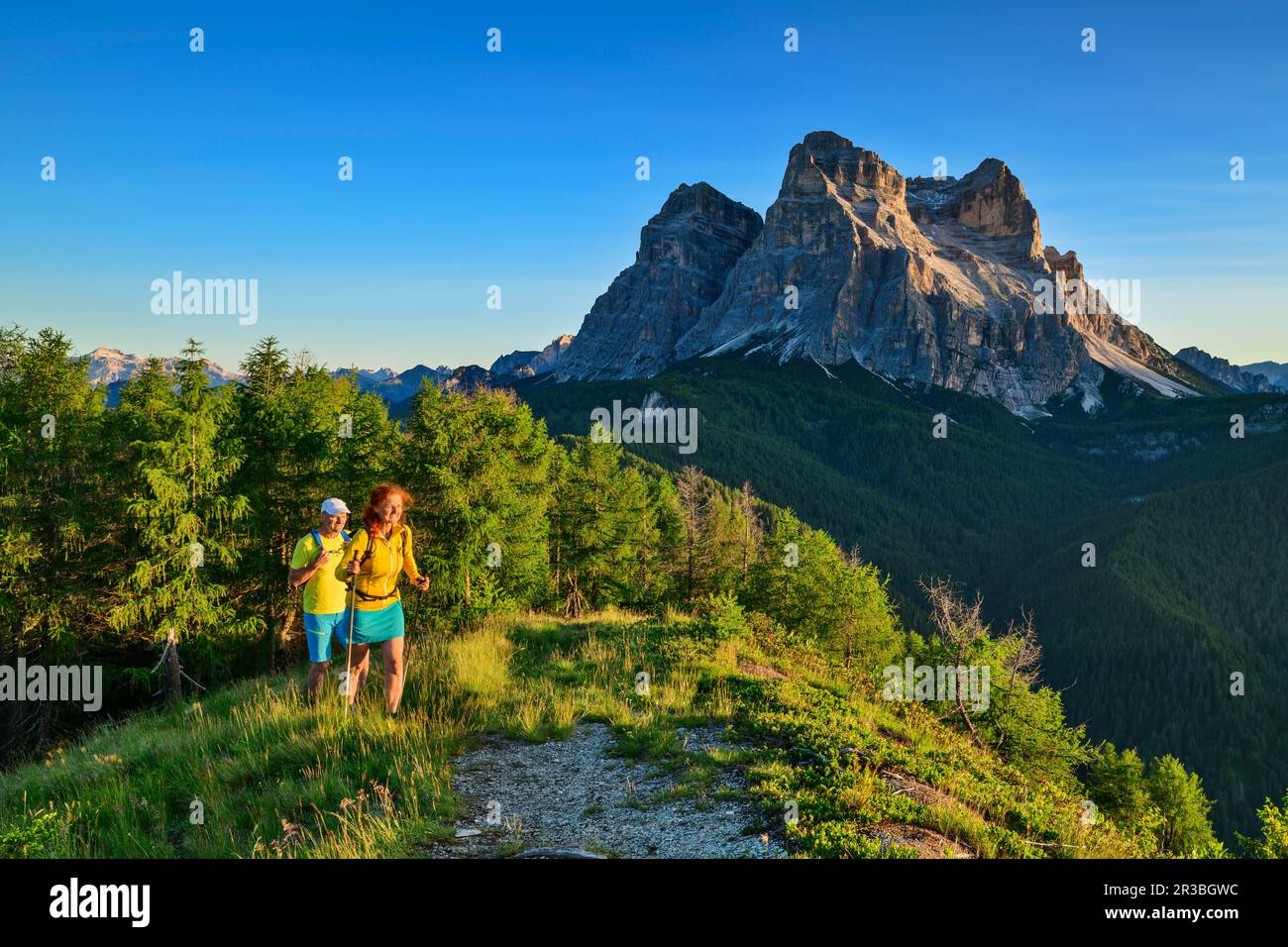 Italie, province de Belluno, randonneurs à Val di Zoldo dans les Dolomites Banque D'Images