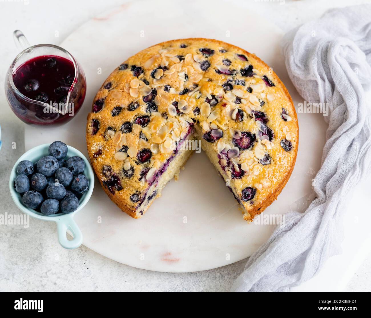 Gâteau aux myrtilles et aux amandes (sans gluten) Banque D'Images