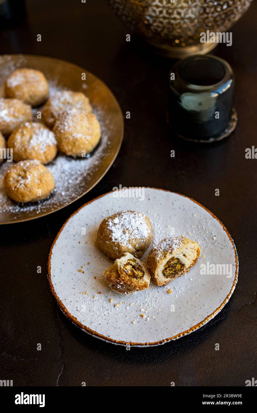 Le biscuit circulaire de Kahk a été mangé dans le monde arabe pour célébrer Eid al-Fitr et Pâques Banque D'Images