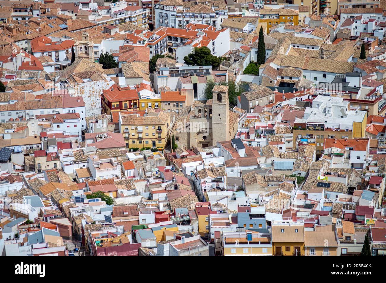 JAEN, ESPAGNE - 6 AVRIL 2023 : vue panoramique sur la ville depuis le château médiéval de Santa Catalina, dans une journée ensoleillée à Jaen, Espagne sur 6 avril 2023 Banque D'Images