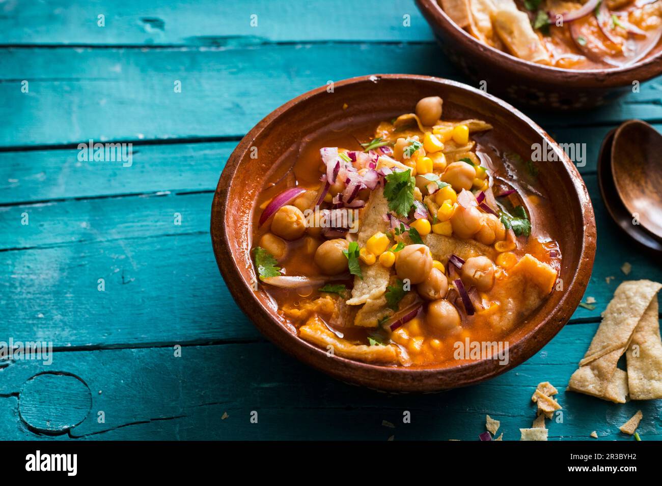Soupe à la tortilla végétalienne Banque D'Images