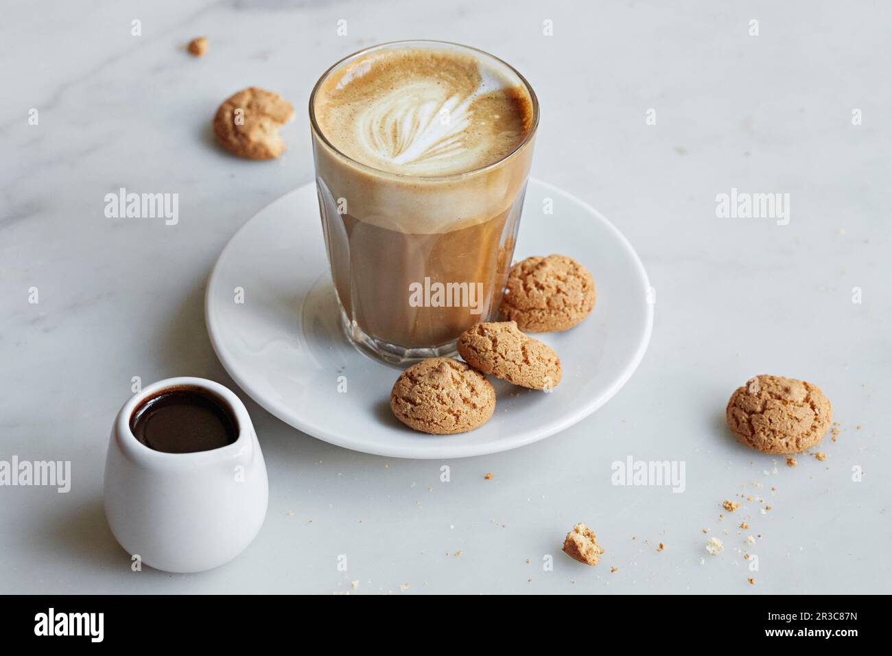 Café avec biscuits amaretti Banque D'Images