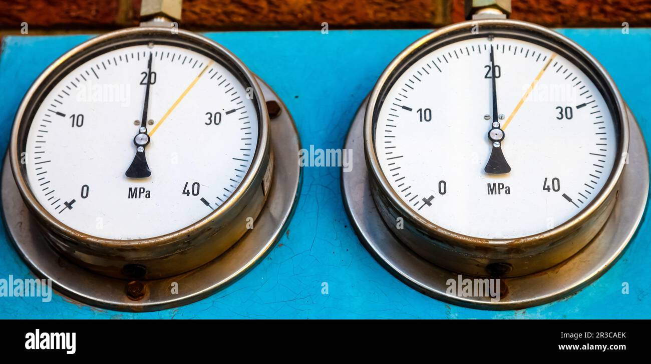 Jauge de pression dans une usine Banque D'Images