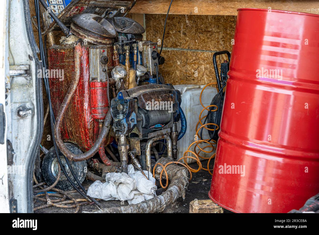 fonctionnement de la pompe à plongeur. mécanisme de came dans la salle des machines Banque D'Images