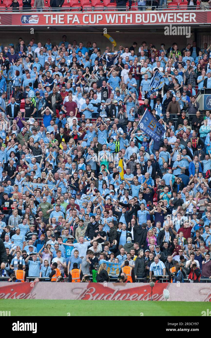 Les fans de Manchester City fêtent à la fin du match. Manchester City bat Chelsea 2:1Chelsea 14/04/13 Chelsea V Manchester City 14/04/13 FA Cup semi Banque D'Images