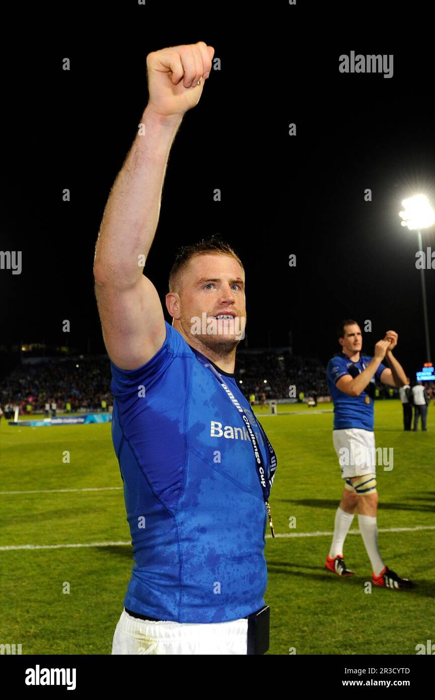 Jamie Heaslip de Leinster célèbre avec des fans après avoir remporté la finale de la coupe du défi Amlin entre Leinster Rugby et Stade Francais à la RDS Arena, Banque D'Images