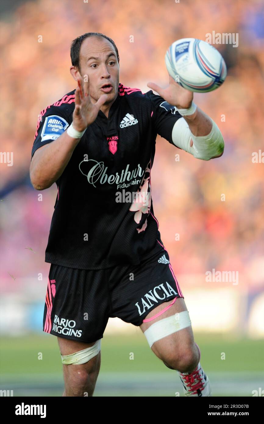 Sergio Parisse de Stade Francais reçoit une passe lors de la finale de la coupe Amlin Challenge entre Leinster Rugby et Stade Francais à la RDS Arena, Dubl Banque D'Images