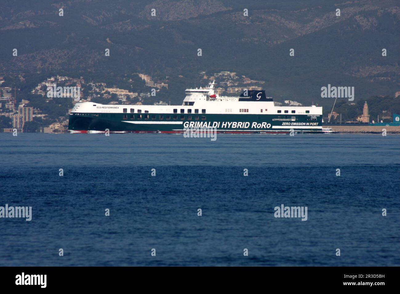 Le ferry de Roro ECO Mediterranea de Grimaldi Lines part du port de Palma Majorque Banque D'Images