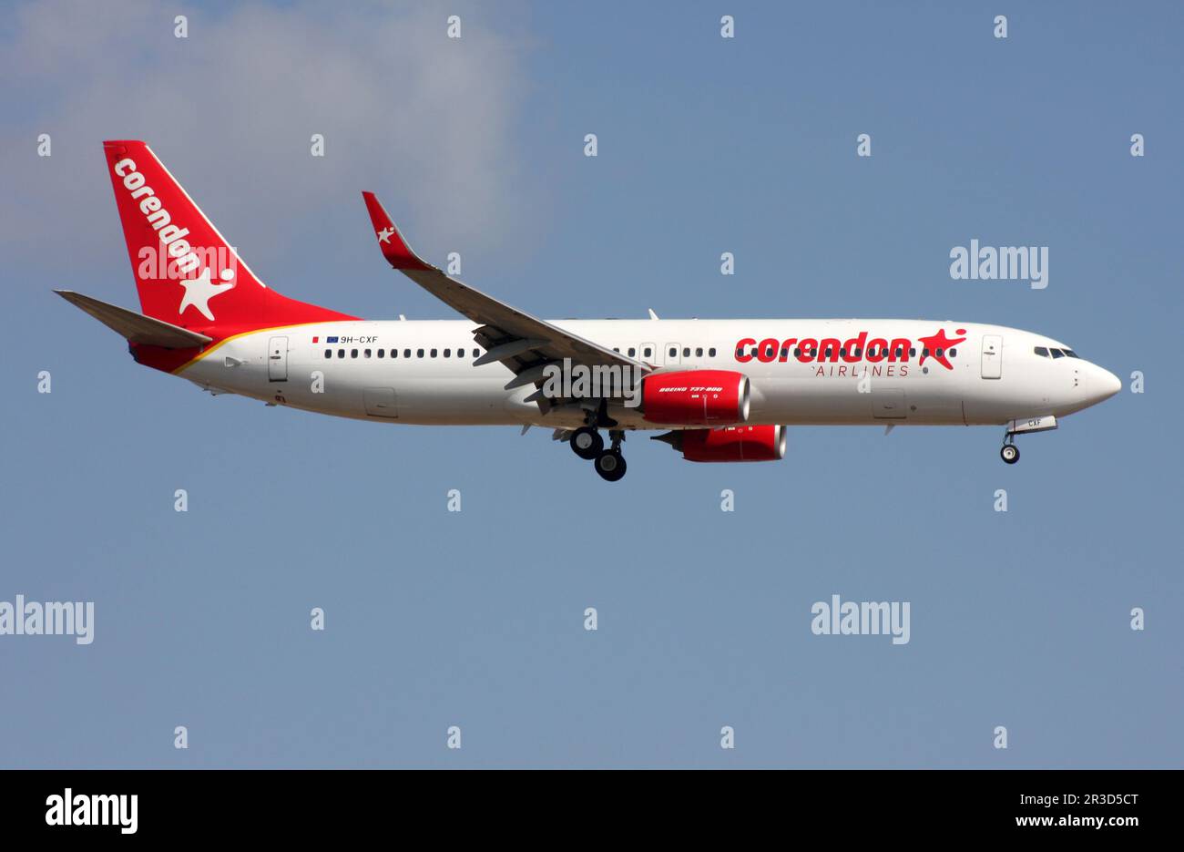 Un Boeing 737-800 de Corendon Airlines Europe s'approche de l'aéroport de Palma de Majorque Banque D'Images