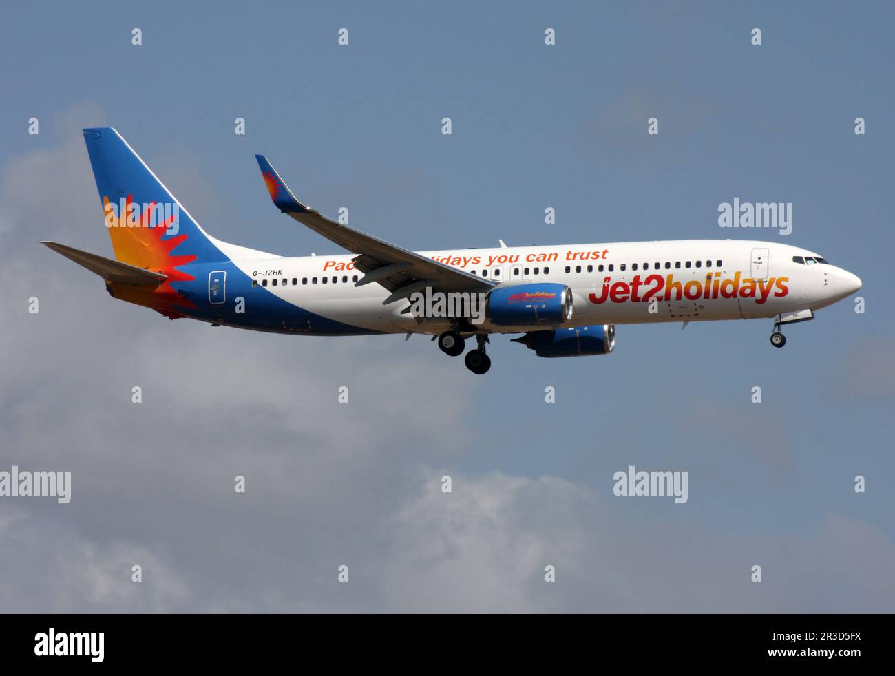 Un Boeing 737-800 de Jet2 jours de vacances s'approche de l'aéroport de Palma Majorque Banque D'Images