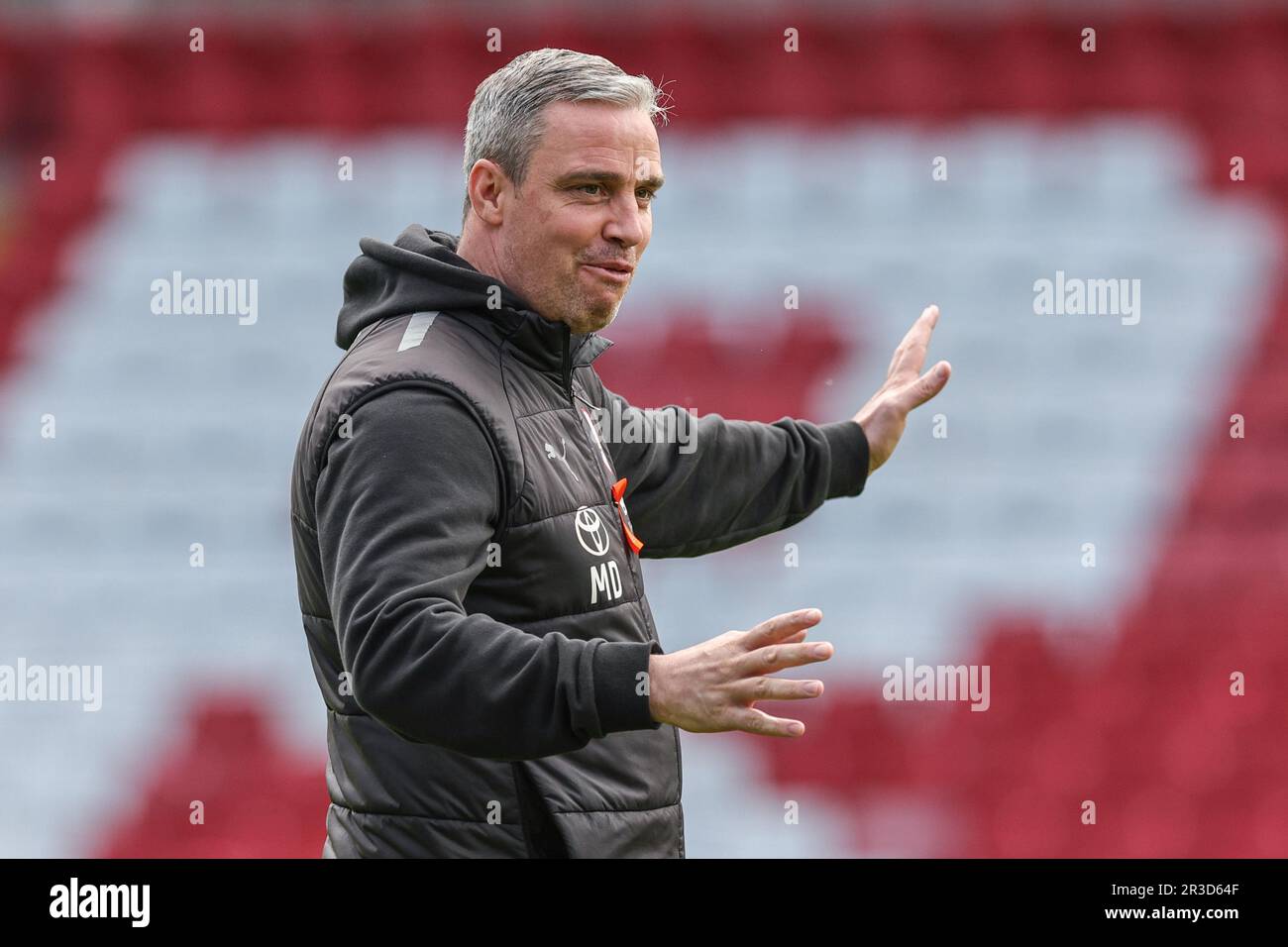 Barnsley, Royaume-Uni. 23rd mai 2023. Michael Duff responsable de Barnsley lors de la séance de formation finale Playoff de Barnsley à Oakwell avant de se rendre à la finale Playoff de Wembley of the Sky Bet League 1, Barnsley, Royaume-Uni, 23rd mai 2023 (photo de Mark Cosgrove/News Images) à Barnsley, Royaume-Uni, le 5/23/2023. (Photo de Mark Cosgrove/News Images/Sipa USA) crédit: SIPA USA/Alay Live News Banque D'Images