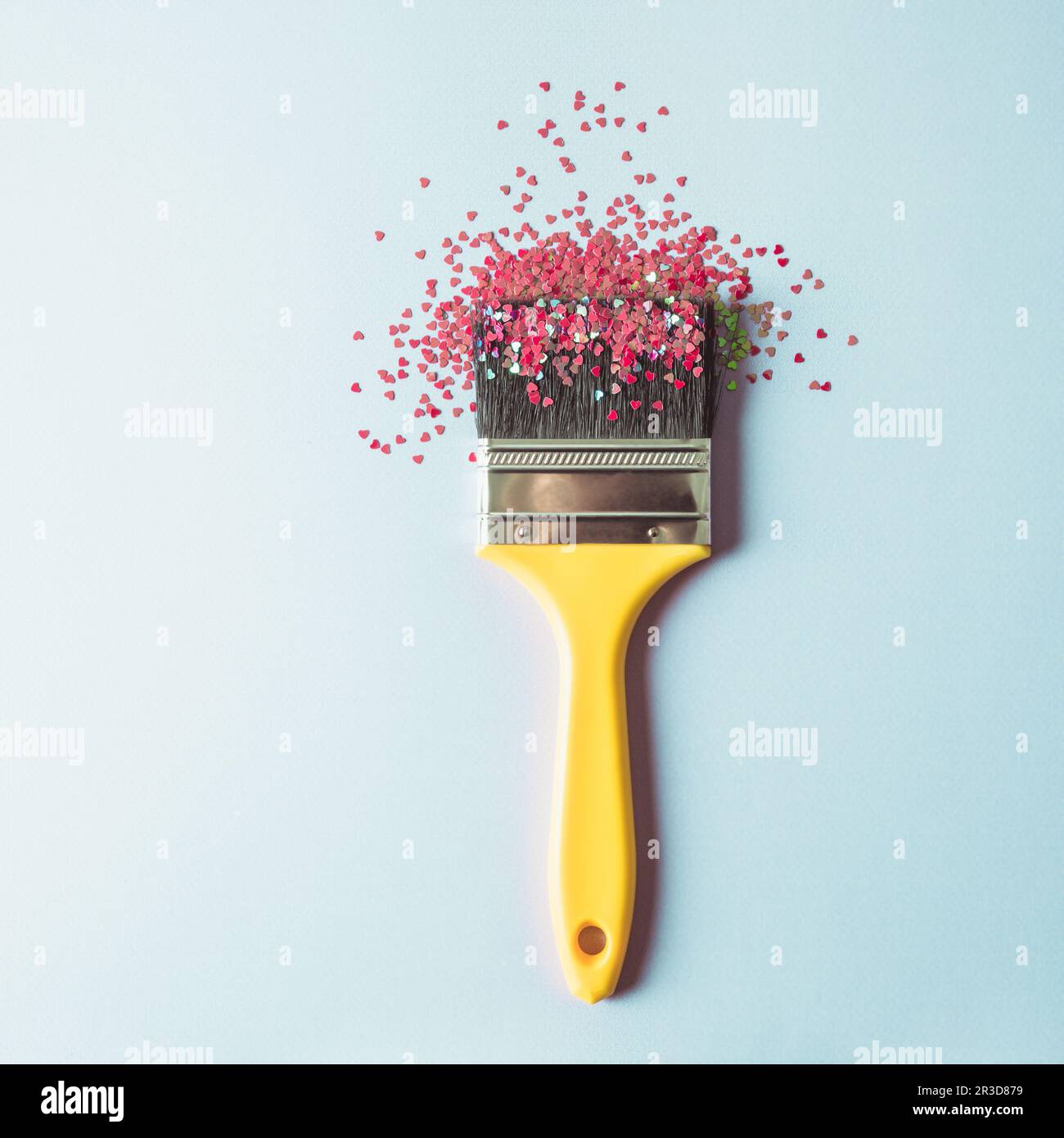 Diffusion de petits coeurs roses sur la brosse Banque D'Images Diffusion de petits coeurs roses sur la brosse Banque D'Images