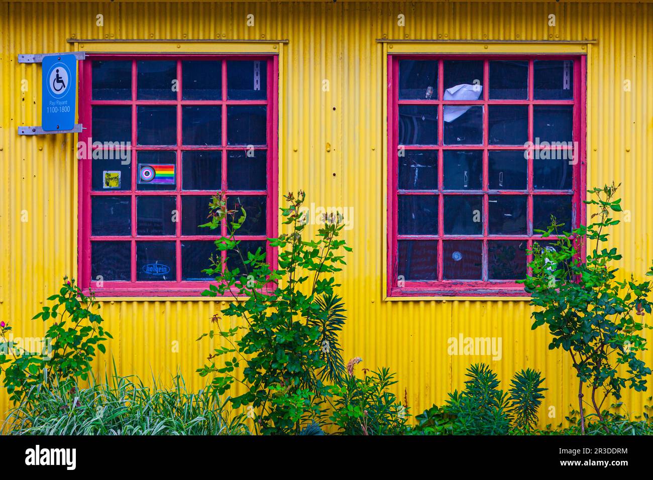 Extérieur coloré d'un édifice de l'île Granville, à Vancouver, au Canada Banque D'Images