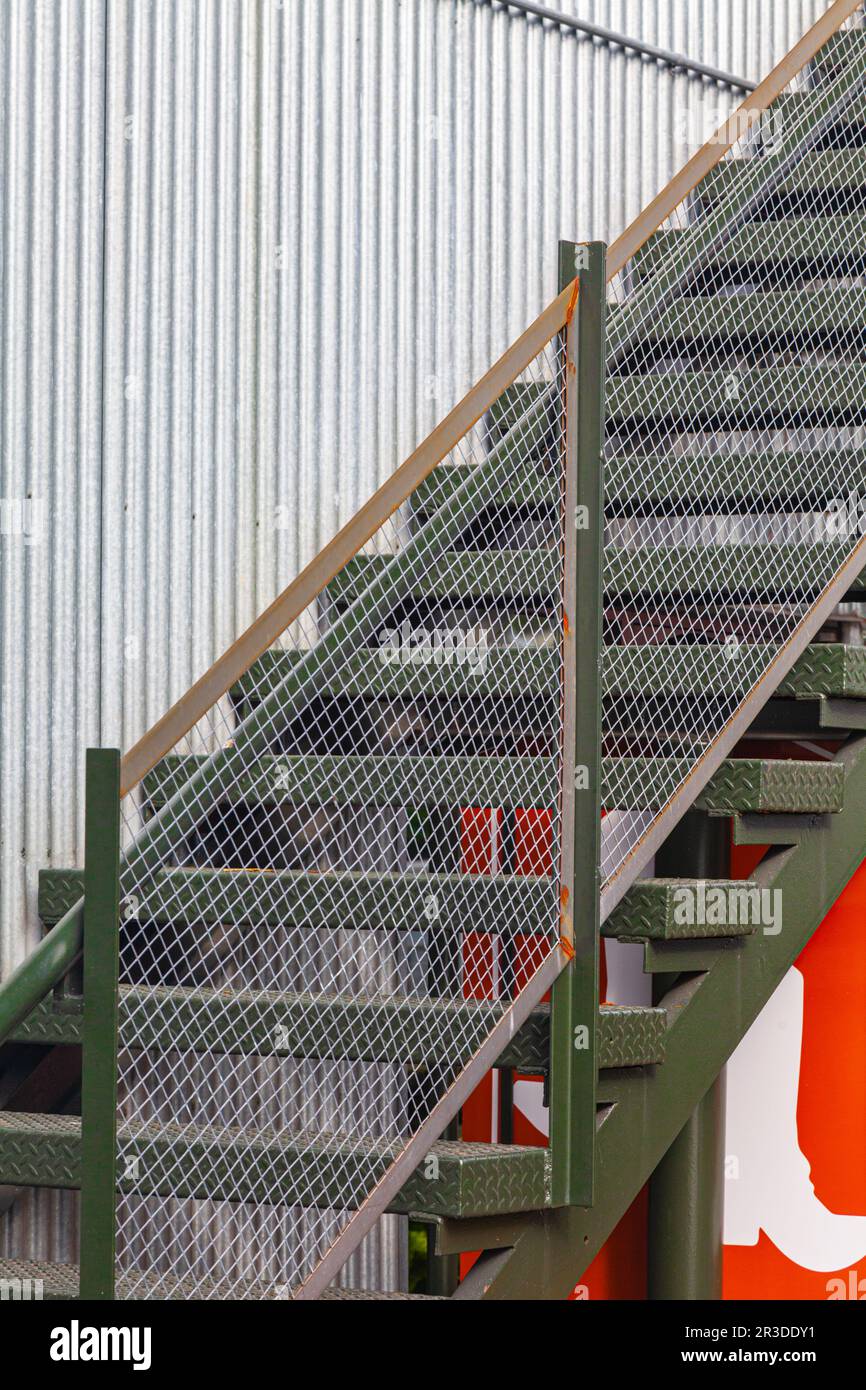 Escaliers extérieurs dans un édifice de l'île Granville, à Vancouver, au Canada Banque D'Images