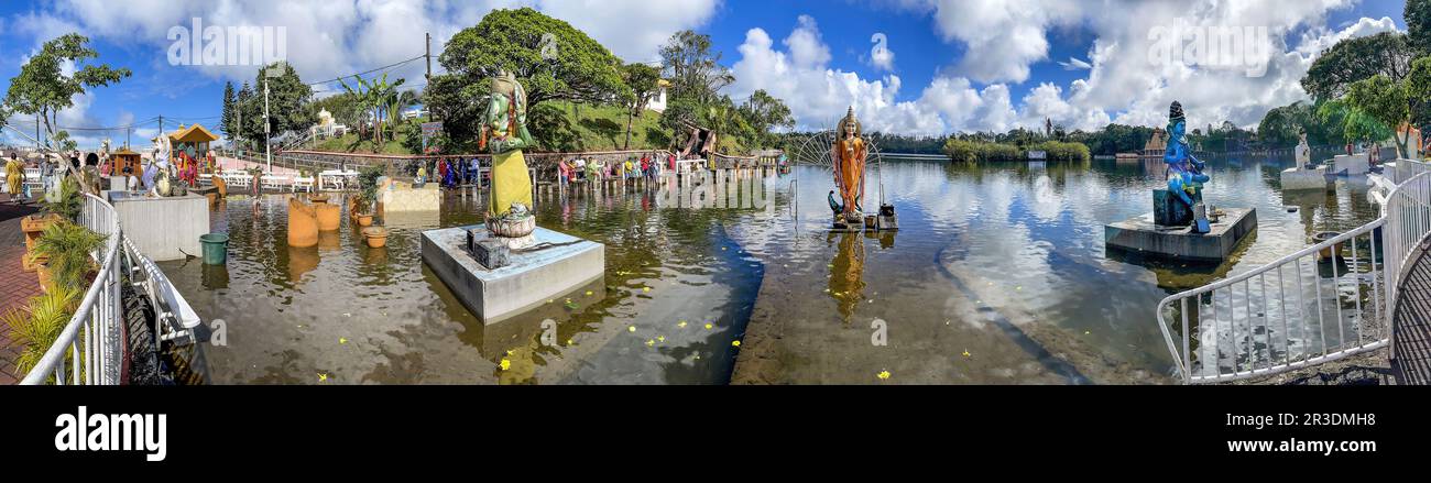Panorama Panoramafoto von Heiliger hinduistischer See Ganga Talao Frand bassin für Hindi, Gläubige von Hindu religion, Ganga Talao, Maurice, Afrika Banque D'Images