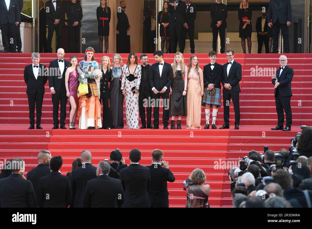 Cannes, France. 22nd mai 2023. Ksenia Devriendt, Luke Barker, Mia Wasikowska, Mathieu Demy, Elsa Zylberstein, Jessica Hausner, Amir El-Masry, Florence Baker et Gwen Currant assistent au tapis rouge « Club Zero » lors du festival annuel de Cannes 76th au Palais des Festivals sur 22 mai 2023 à Cannes, France. CRÉDIT FRANCE : SIPA USA/Alamy Live News Banque D'Images