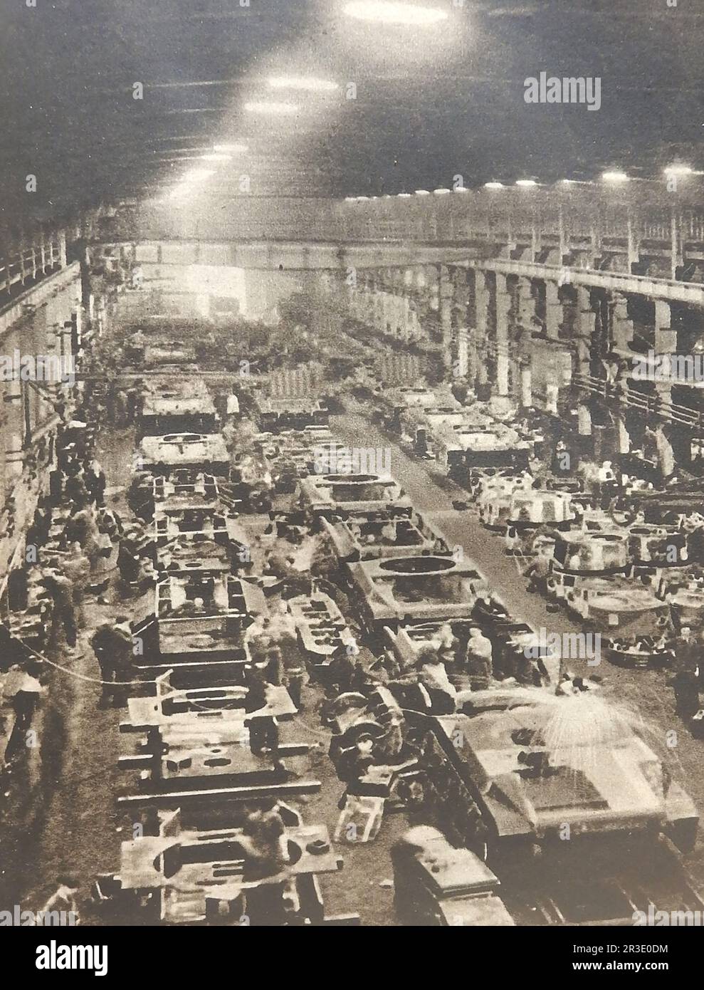 Deuxième Guerre mondiale - une usine de chars militaires britanniques non identifiée, se préparant à la guerre en 1939. Banque D'Images