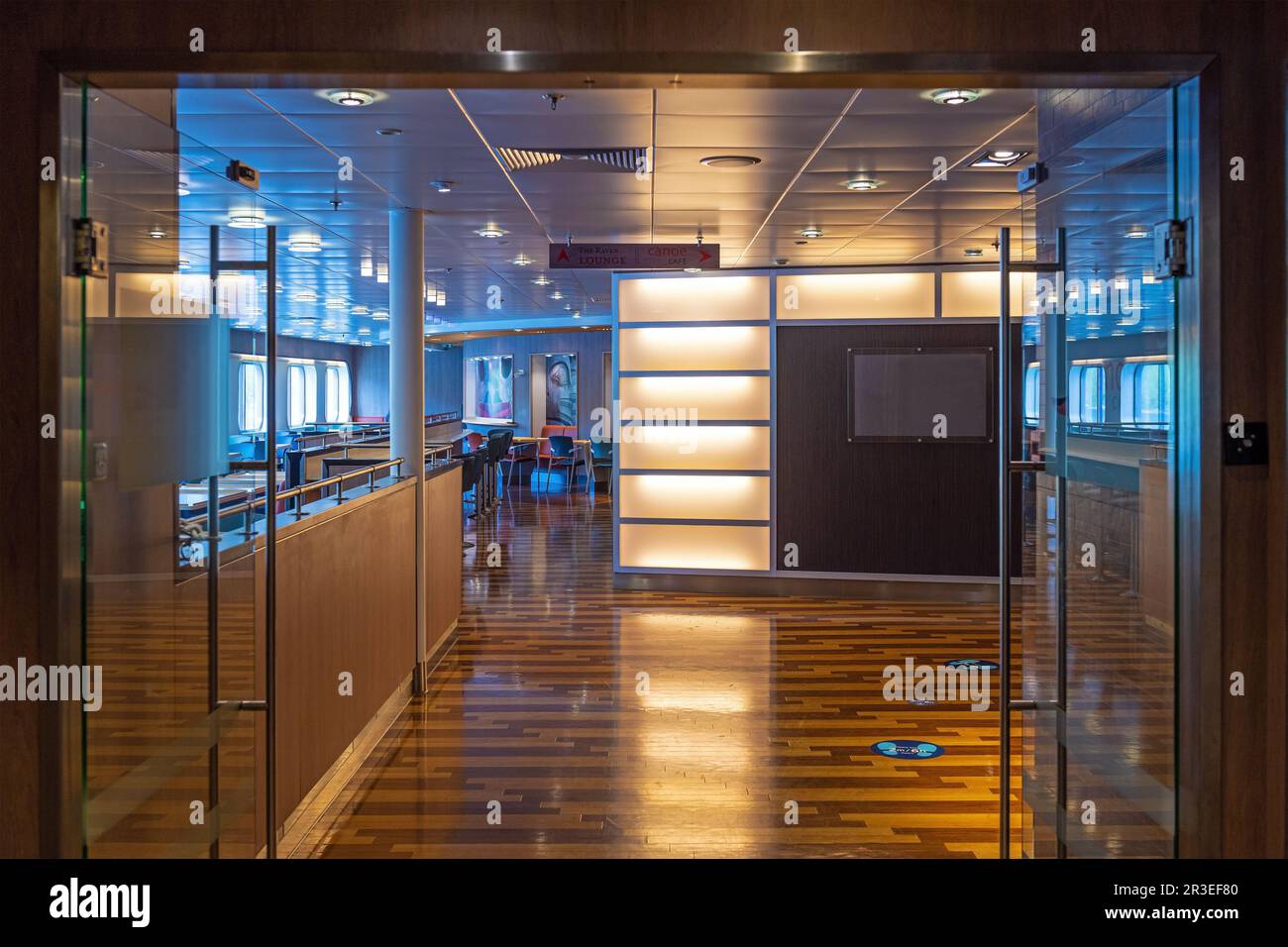 Intérieur du restaurant du traversier sur Inside passage Cruise, Colombie-Britannique, Canada. Banque D'Images