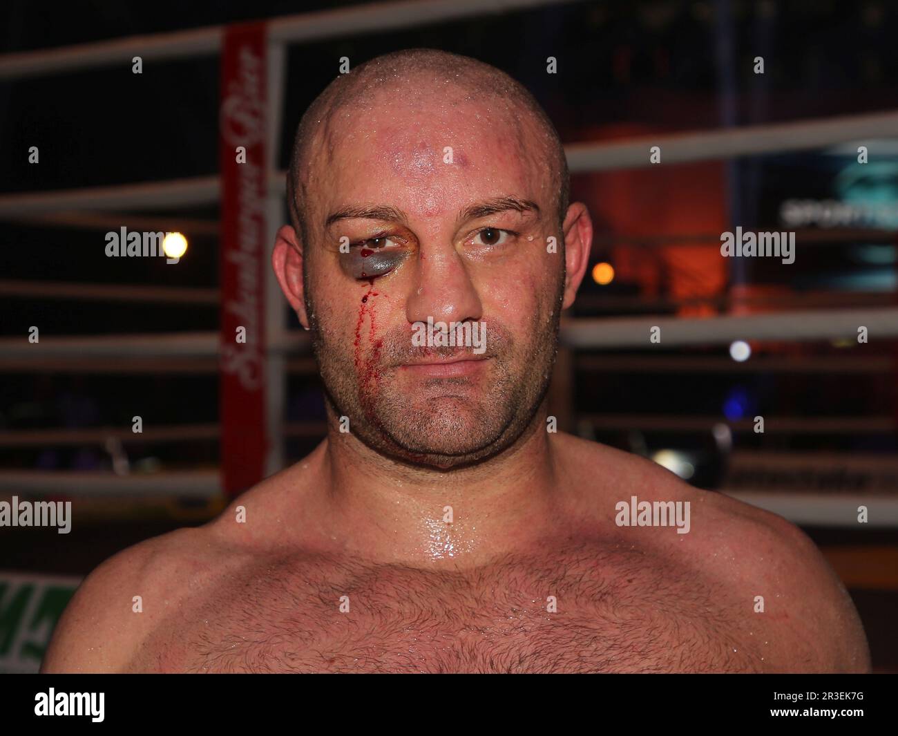Boris Etenfelder après son combat contre Peter Kadiru au Gala de boxe ses à Magdeburg le 09.10.2021 Banque D'Images
