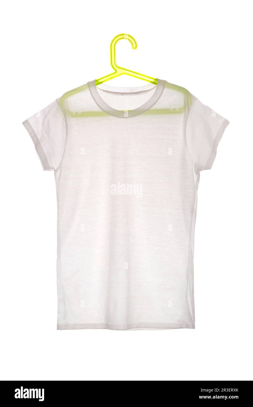 Maquette de T-shirt isolée sur fond blanc. Banque D'Images