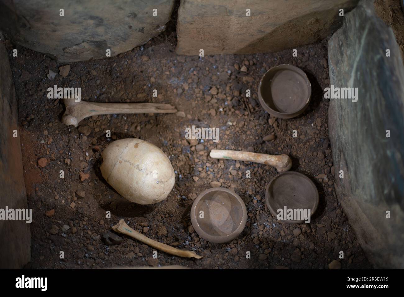 Restes humains d'un crâne, d'os et d'outils utilisés dans les mines Rio Tinto à l'époque romaine Banque D'Images