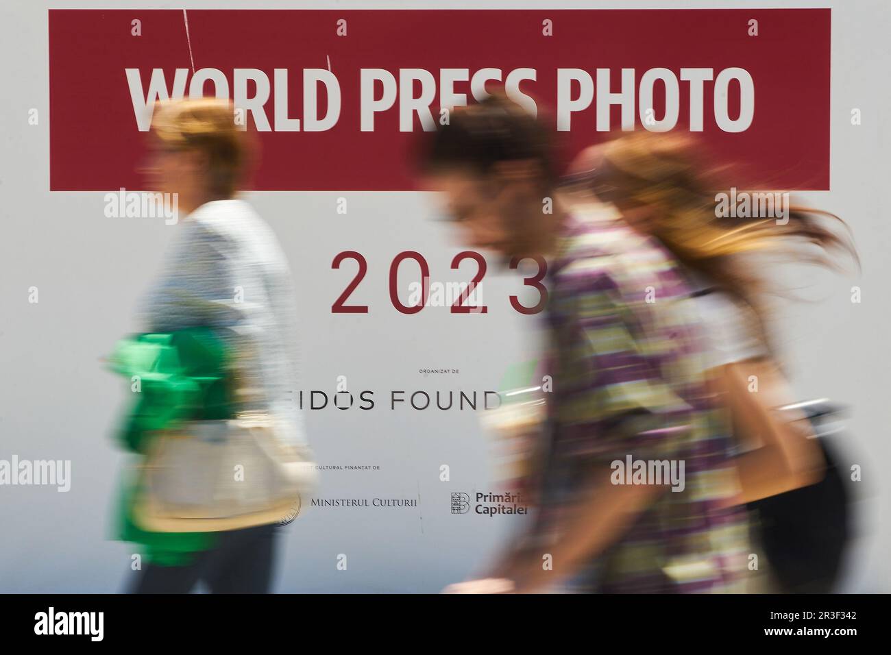 Bucarest, Roumanie. 23rd mai 2023: World Press photo 2023 exposition en plein air sur la place de l'Université de Bucarest. L'exposition, ouverte sur 5 mai, ca Banque D'Images