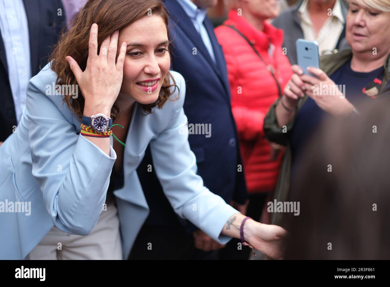 Madrid, Espagne. 23rd mai 2023. Isabel Diaz Ayuso, présidente régionale et candidate du parti populaire de Partido (PP), a été vue lors d'une réunion électorale à Alcorcon, à l'ouest de Madrid, avant les prochaines élections régionales et municipales de 28 mai. (Photo par Atilano Garcia/SOPA Images/Sipa USA) crédit: SIPA USA/Alay Live News Banque D'Images