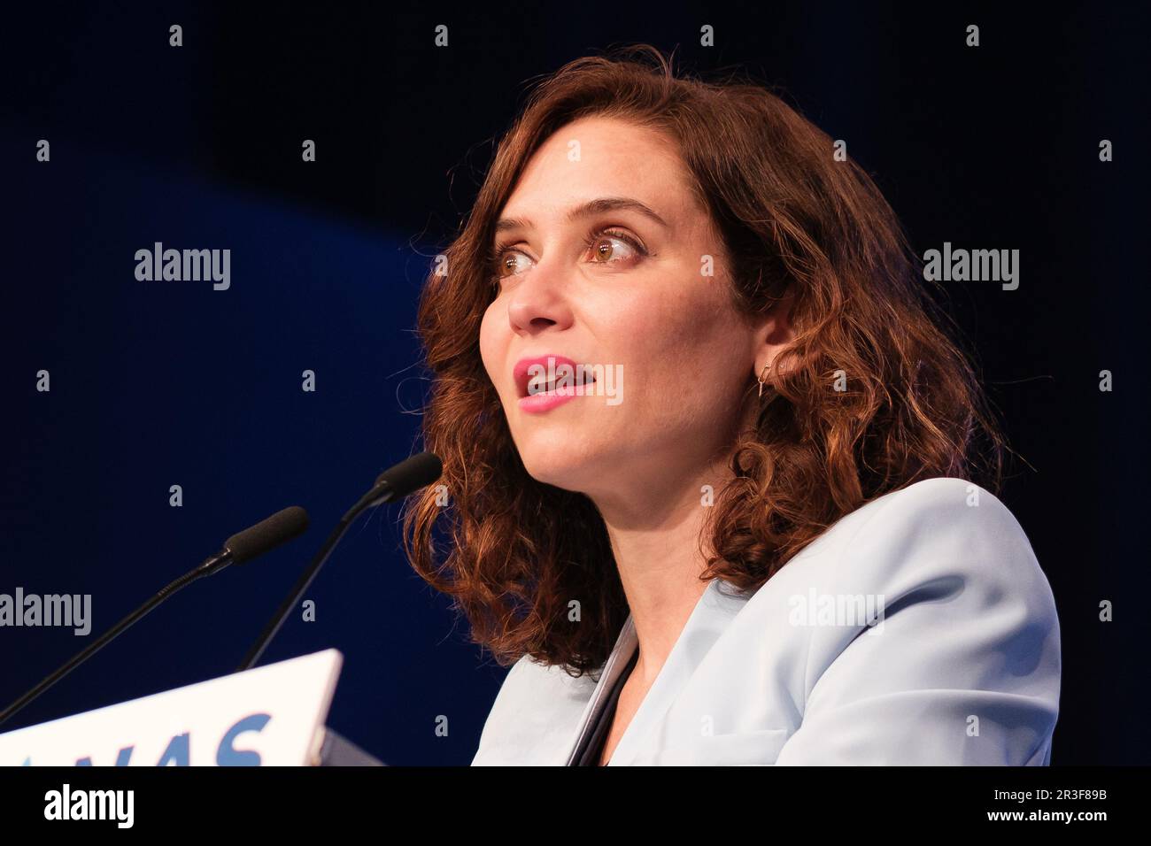 Madrid, Espagne. 23rd mai 2023. Isabel Diaz Ayuso, présidente régionale et candidate du parti populaire de Partido (PP), a été vue lors d'une réunion électorale à Alcorcon, à l'ouest de Madrid, avant les prochaines élections régionales et municipales de 28 mai. (Photo par Atilano Garcia/SOPA Images/Sipa USA) crédit: SIPA USA/Alay Live News Banque D'Images