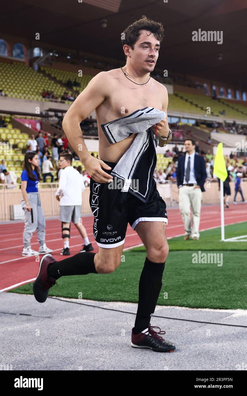 Monaco, Monaco. 23rd mai 2023. Monaco, 23 mai 2023. Charles Leclerc de Ferrari assiste à un match de football de charité au stade Louis II de Monaco sur 23 mai 2023. Le World Stars football Match a eu lieu mardi soir avant le Grand Prix de Monaco de Formule 1 et a été joué par l'équipe de pilotes, dont F1 pilotes, et le Star Team MC. Cette année marque l'organisation 30th de l'événement caritatif. Credit: Beata Zawrzel/Alay Live News Banque D'Images