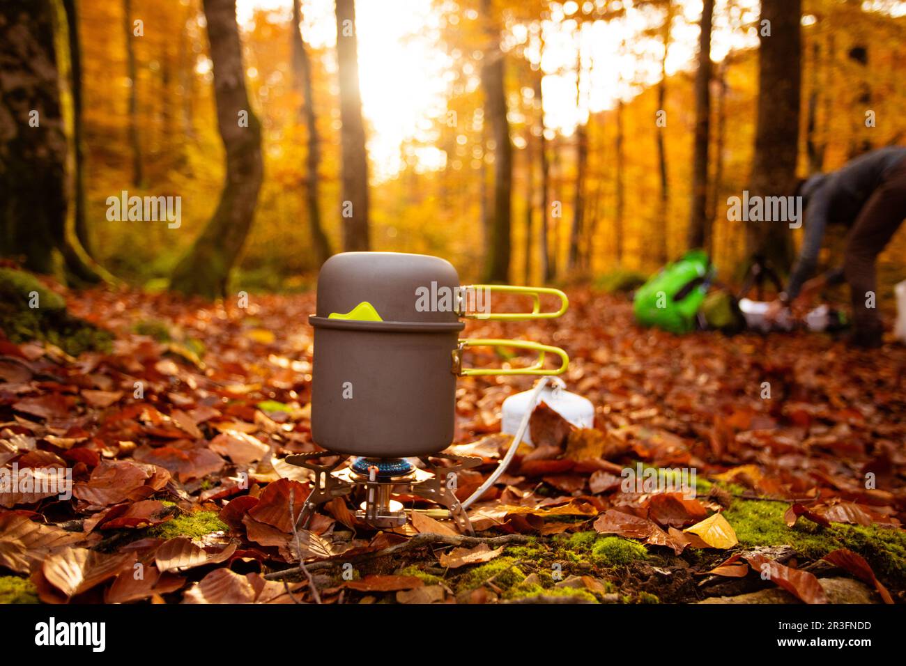 La fin de l'automne convient pour le camping avec un équipement spécial Banque D'Images