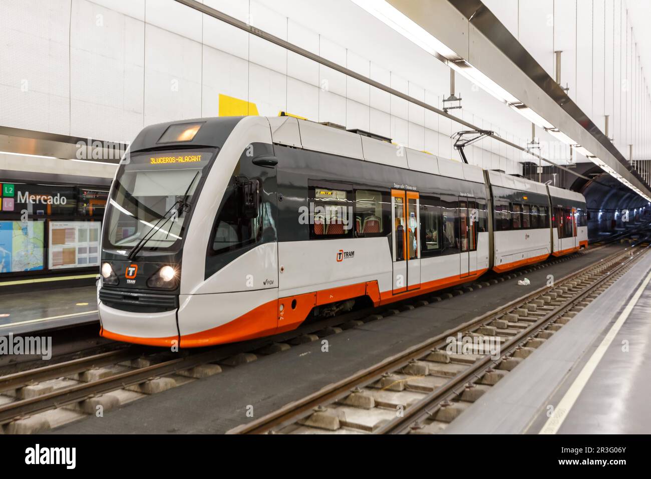 Système de train léger Vossloh Citylink moderne de Tram Alachant transport en commun à Alicante, Espagne Banque D'Images