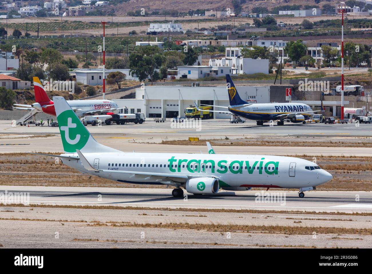 Transavia Boeing 737-800 Aircraft aéroport de Santorin en Grèce Banque D'Images