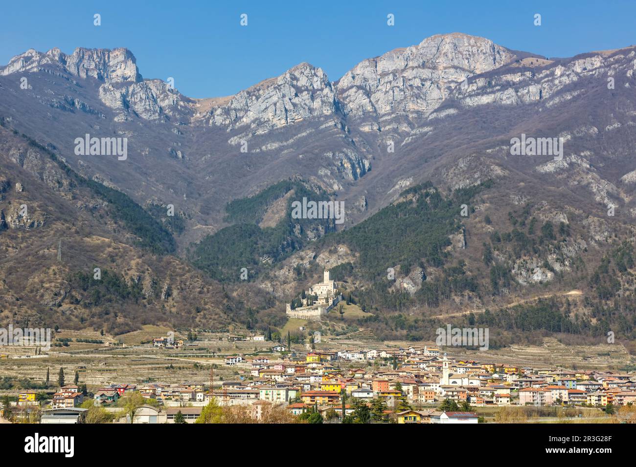 Château Castello di Avio paysage dans les montagnes des Alpes de trente en Italie Banque D'Images