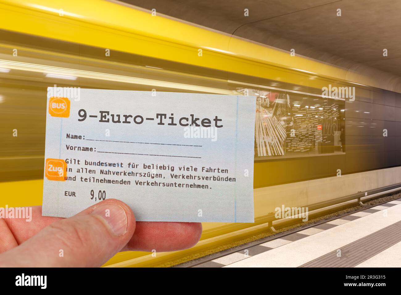 Billet de 9 euros billet de 9 euros avec montage photo du métro à Berlin,  Allemagne Photo Stock - Alamy