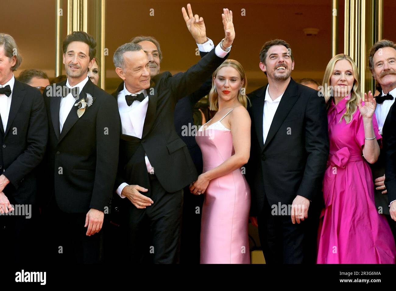 Cannes, France. 23rd mai 2023. Jeffrey Wright, Rupert Friend, Rita Wilson, Tom Hanks, Bryan Cranston, Maya Hawke, Wes Anderson, Adrien Brody, Scarlett Johansson, Matt Dillon, Steve Castell, Steve Park, Jake Ryan et Hope Davis - la ville astéroïde tapis rouge - le Festival annuel de Cannes 76th CANNES, FRANCE sur 23 mai 2023. (Photo de Lionel Urman/Sipa USA) crédit: SIPA USA/Alay Live News Banque D'Images