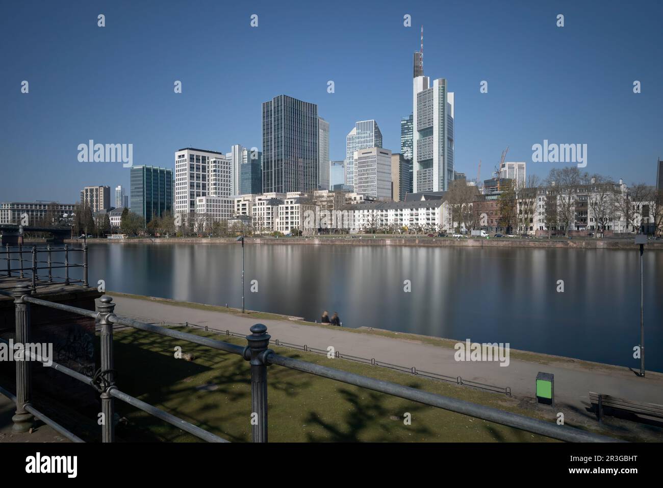 Horizon de Francfort, Allemagne, par une journée ensoleillée Banque D'Images