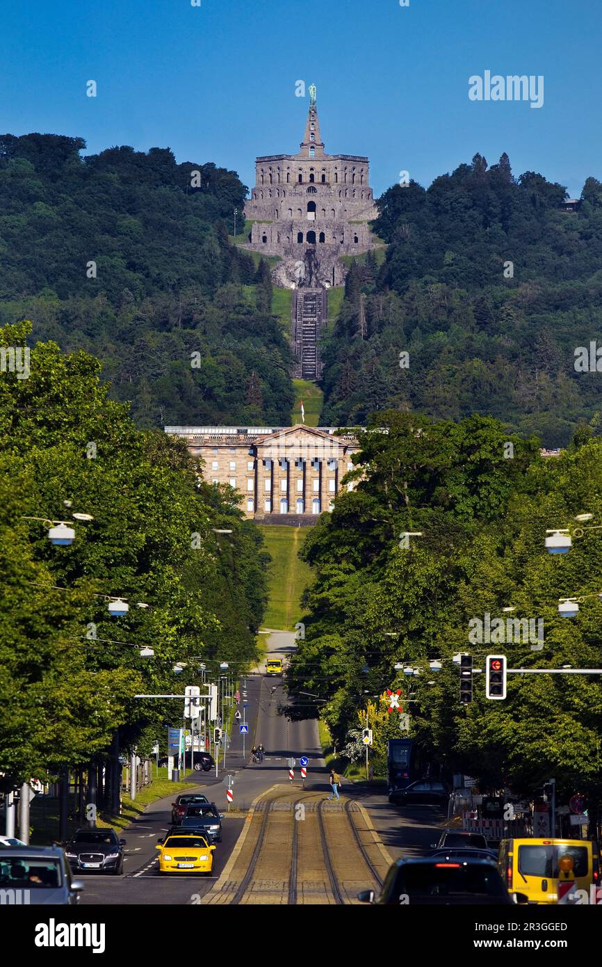 Wilhelmshoeher Allee à Bergpark Wilhelmshoehe avec le château et Hercules, Kassel, Allemagne, Europe Banque D'Images