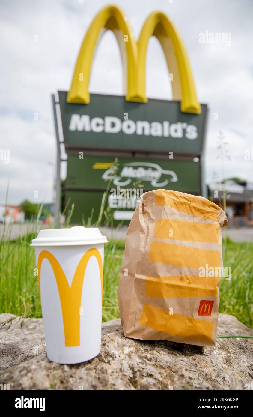 23 mai 2023, BadeWurtemberg, Tübingen un sac à emporter McDonald's