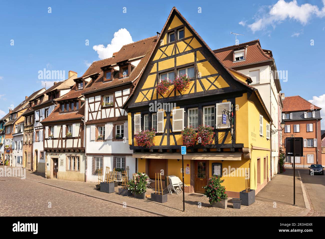 Maisons historiques à colombages dans la vieille ville médiévale pittoresque de Colmar en France Banque D'Images