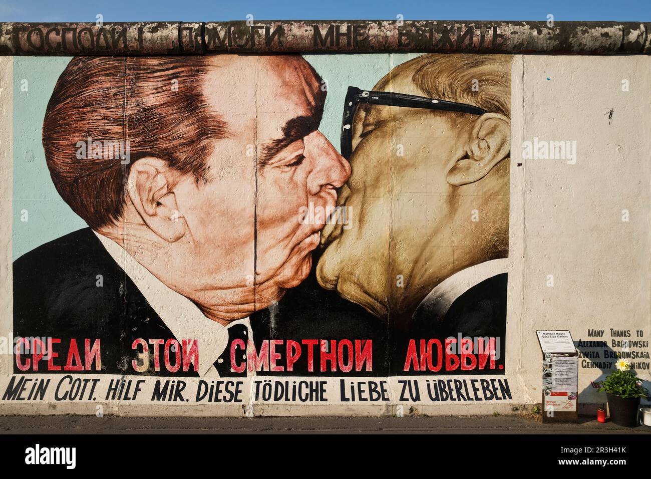 Baiser fraternel, Brejnev embrasse Honecker, peinture de Dmitri Vrubel, mur de Berlin, East Side Gallery Banque D'Images