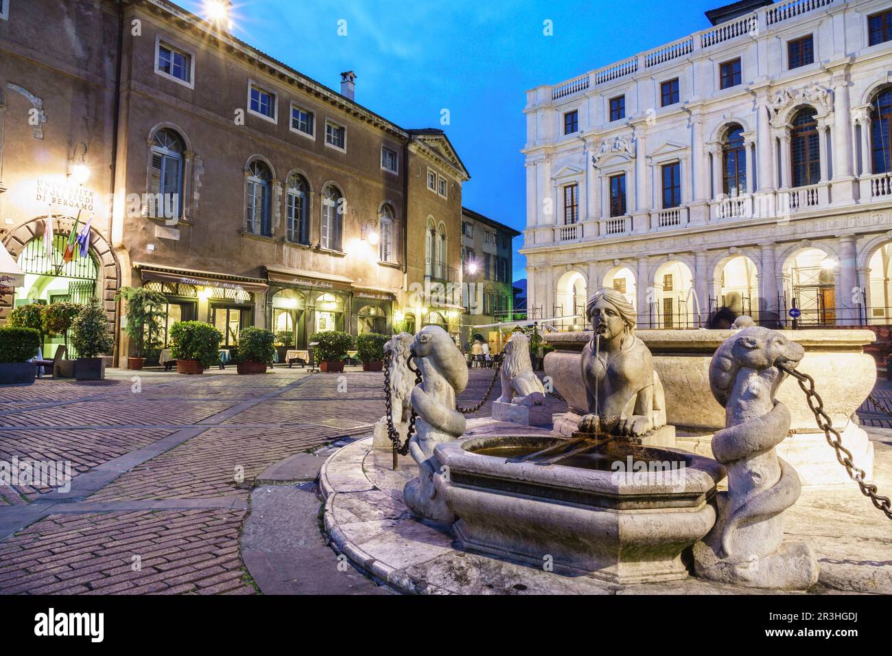 Fuente regalo de Alvise Contarini, 1780, plaza Vecchia,ciudad alta,Bergame, Lombardie, Italia, Europa. Banque D'Images
