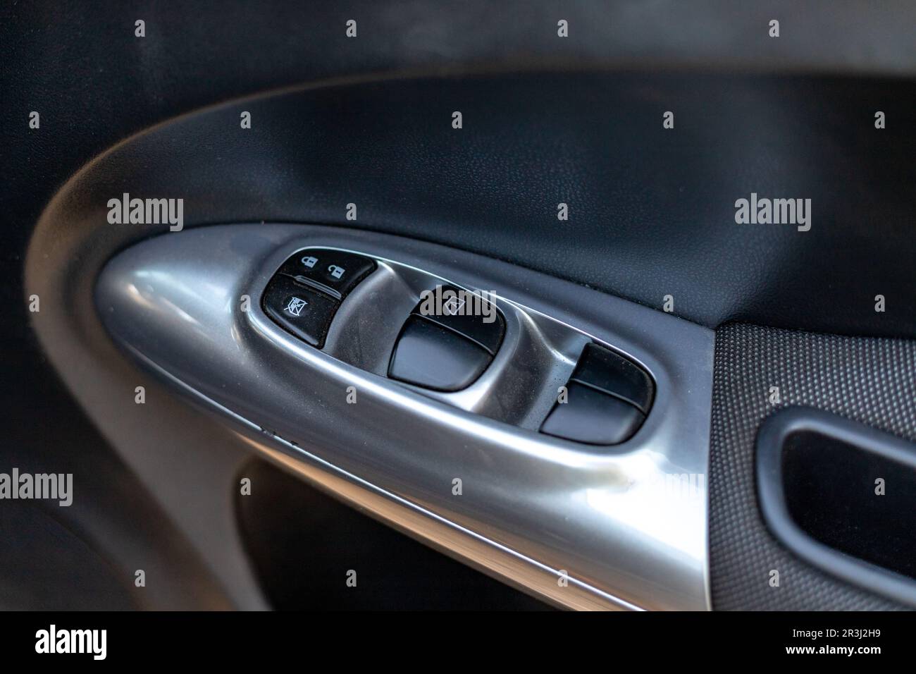 Tableau de bord de la Nissan Juke 2012 comprenant des boutons de déverrouillage des vitres et des serrures Banque D'Images