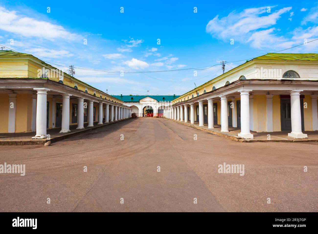 Gostiny Dvor échange des rangées avec des arcades dans la ville de Kostroma, anneau d'or de Russie Banque D'Images