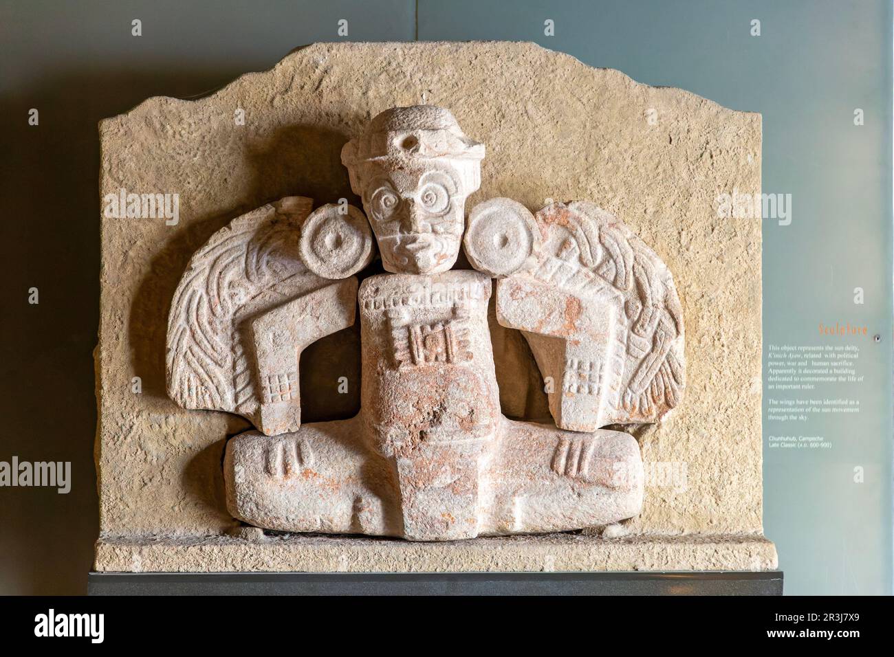 Sculpture en pierre sculptée de la divinité du soleil K'inich Ajaw, de Chunhuhub, musée d'archéologie maya, ville de Campeche, Mexique Banque D'Images