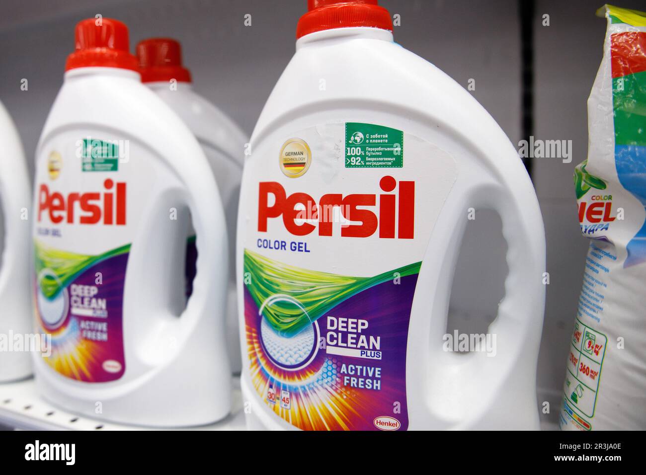 Gel de lavage pour le linge Persil sur une étagère dans un magasin Photo  Stock - Alamy