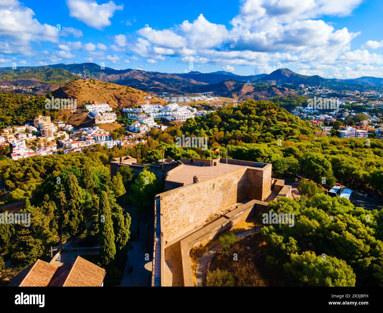 Vue panoramique aérienne de la forteresse de Castillo de Gibraltar à Malaga. Malaga est une ville de la communauté andalouse en Espagne. Banque D'Images